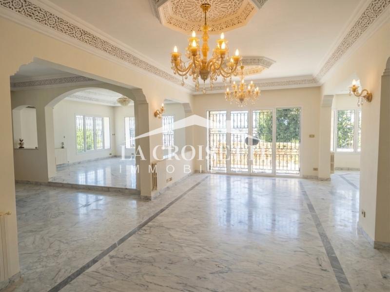 Villa S+5 avec piscine à Gammarth